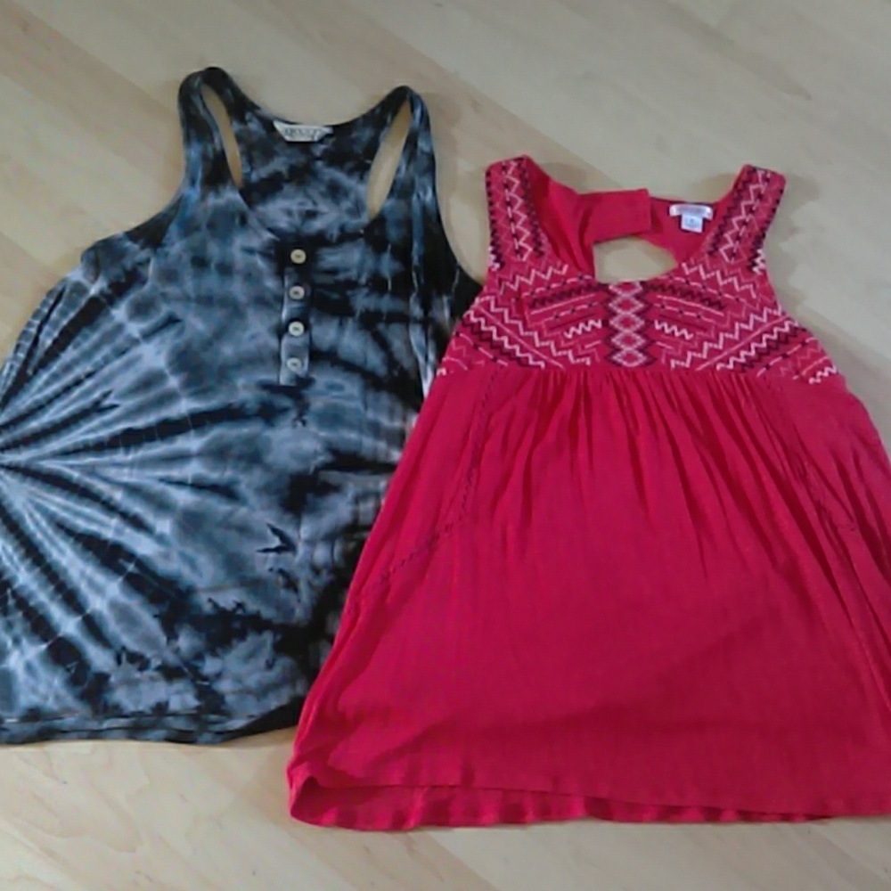 Set of 2 casual tanks